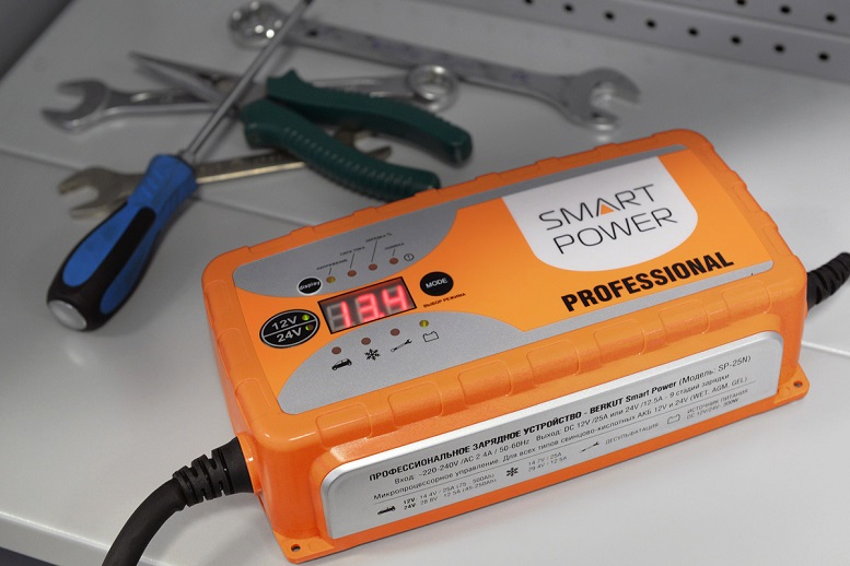 Заряд батареи - под контролем Smart Power SP-25N 