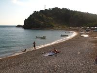  автопутешествие по Черногории: большой галечный пляж в Сутоморе 